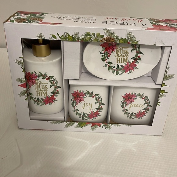 Xmas Inspirations 4-Piece Bath Accessory Set - Picture 3 of 6